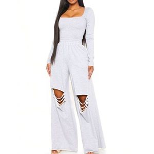 Cute wide leg pants set.